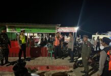 Cegah Gangguan Kamtibmas, Personil Pos Pam Anjungan Pasangkayu Laksanakan Patroli Objek Wisata di malam hari.