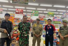 Personel Pos Pam Sarjo Ops Ketupat Polres Pasangkayu Laksanakan Patroli Dialogis Di Tempat Perbelanjaan