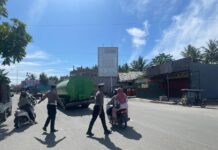 Urai Kemacetan, Satgas Kamseltibcarlantas Ops Ketupat Polres Pasangkayu Laksanakan Pengaturan di Sore Hari