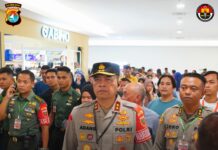 Dampingi Presiden Saat di Mall Matos Mamuju, Kapolda Sulbar Terus Pastikan Keamanan Terjaga