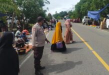 Wujud Pengabdian Kepada Masyarakat Bhabinkamtibmas Polsek Bambalamotu Gatur Lalin di Pasar Tradisional