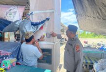 Melalui Media Stiker Personel SPKT Polres Pasangkayu, Sampaikan Himbauan Layanan Polri 110