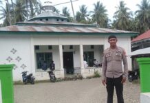 Usai Shalat Jum’at Berjamaah, Bhabinkamtibmas Polsek Bambalamotu Sampaikan Pesan-Pesan Kamtibmas