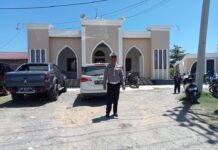 Memberikan Kenyamanan Dalam Beribadah, Sat Lantas Polres Pasangkayu Laksanakan Pengamanan Sholat Jumat