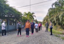 Bhabinkambitmas Polsek Pasangkayu Bersama Babinsa Beri Pelatihan PBB, Bagi Ibu Ibu PKK Gunung Sari