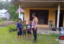 Bhabinkamtibmas Polsek Bambalamotu Sampaikan Polisi Adalah Sahabat Anak