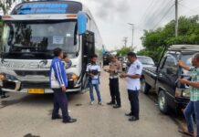 Satlantas Polres Pasangkayu Gelar Ramp Check Bus Kesiapan Pemberangkatan Jemaah Haji Kloter 24 Kab. Pasangkayu.
