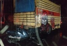 Mendapat Laporan Dari Warga, Bhabinkamtibmas Polsek Sarudu Langsung Mendatangi TKP Laka Lantas