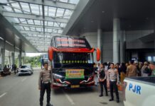 Demi Kelancaran dan Keamanan Polres Pasangkayu Kawal Keberangkatan Calon Jemaah Haji Kabupaten Pasangkayu