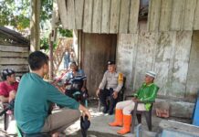 Bhabinkamtibmas Polsek Baras Sambangi Warga Berikan Imbauan Kamtibmas Aman Dan Damai Jelang Pilkada Serentak 2024,