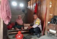 Jelang Hari Bhayangkara Ke-78 Bhabinkamtibmas Polsek Baras Berbagi Sembako Untuk Warga Binaannya.