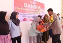 Sambut Hari Bhayangkara ke 78, Polres Pasangkayu Berikan Paket Bansos ke Masyarakat Kurang Mampu