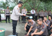 Kapolres Pimpin Upacara Kenaikan Pangkat 17 Personel Polres Pasangkayu