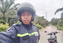 Bhabinkamtibmas Polsek Sarudu Pantau Desa Binaannya Terendam Banjir,