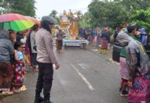 Pelayanan Prima, Bhabinkamtibmas Polsek Pasangkayu Berperan Aktif dalam Pengamanan Upacara Ngaben di Martajaya