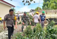 Polsek Pasangkayu Bersama TNI, Pemerintah Daerah dan Masyarakat Laksanakan Kerja Bakti