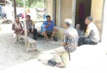 Kapolsek Bambalamotu bersama Bhabinkamtibmas Sambangi Warga, Ini Yang di Sampaikan