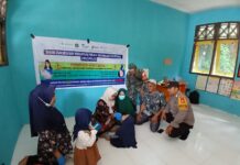 Dukung Balita Sehat, Bhabinkamtibmas Polsek Sarudu Monitoring PIN (Pekan Imunisasi Nasional) Polio Di Desa Binaan.