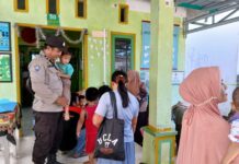 Bhabinkamtibmas Polsek Baras lakukan Pendampingan Posyandu di Desa Parabu