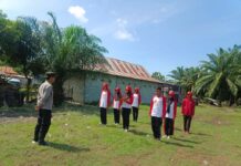 Dalam Rangka Menyambut HUT RI Ke-79 Bhabinkamtibmas Polsek Sarudu Berikan Pelatihan Paskibraka