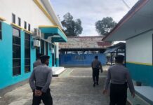 Sat Samapta Polres Pasangkayu Lakukan Patroli Jalan Kaki Beri Pesan Kamtibmas
