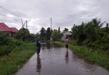 Bhabinkamtibmas Polsek Pasangkayu Pantau Debit Air Di wilayah Binaannya.