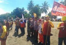 Mewakili Kapolres Pasangkayu, Kapolsek Bambalamotu Menghadiri Pembukaan Lomba Perahu Katinging