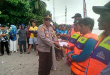 Penutupan Lomba Perahu Katinting Dalam Rangka HUT RI Ke-79 Kapolsek Bambalamotu Turut Serta