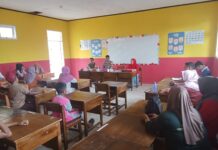 Bhabinkamtibmas Polsek Bambalamotu Mediasi Terkait Kenakalan Siswa di SD N 1 Bambaira