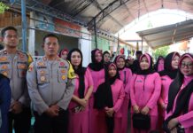 Kapolres Pasangkayu Melayat Ke Rumah Duka Salah Satu Anggota yang Istrinya Meninggal Dunia.