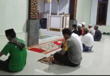 Bhabinkamtibmas Polsek Bambalamotu Laksanakan Subuh Keliling, Jaga Kamtibmas Jelang Pilkada 2024