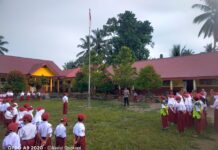 Pembina Upacara di Sekolah, Bhabinkamtibmas Polsek Pasangkayu Himbau Pelajar Tidak Lakukan Bullying
