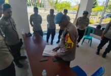 Si Propam Polres Pasangkayu Cek Personel Pengamanan Di Kantor KPU Dan Bawaslu