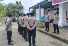 Kasi Propam Polres Pasangkayu Selaku Kasatgas Banops, Cek Personel PAM di Kantor KPU Kabupaten Pasangkayu