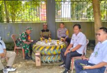 Bhabinkamtibmas Polsek Pasangkayu dan TNI Bersinergi Wujudkan Pilkada Damai di Desa Gunungsari