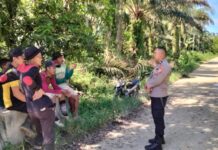 Jelang Hari Pencoblosan Bhabinkamtibmas Polsek Baras Ajak Warga Jaga Kamtibmas