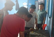 Memastikan Personil Tidak Terpapar Narkoba, Personil Sat Res Narkoba Polres Pasangkayu melakukan Test Urine.