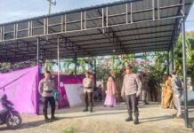 Polres Pasangkayu Kerahkan Personel Pengamanan PSU Di TPU 002 Kelurahan Pasangkayu