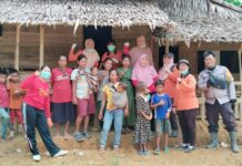 Bhabinkamtibmas Polsek Pasangkayu Dampingi Nakes Puskesmas Ke Desa Terpencil