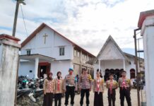 Polsek Baras Bersama Pramuka Saka Bhayangkara Laksanakan PAM Ibadah Natal di Gereja Katolik Paroki Santo Yusuf
