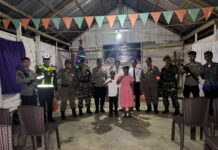 Personel Pos Pam Sarjon Amankan Pelaksanaan Ibada Natal di Gereja GTM Tampaure