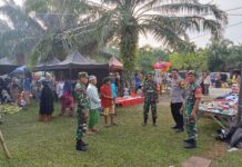 Bhabinkamtibmas Polsek Bambalamotu Lakukan Pengamanan Pemindahan Pasar Tradisional Ke Lokasi Baru