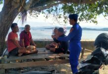 Satuan Polairud Polres Pasangkayu Sampaikan Pesan Kamtibmas Pada Warga di Pesisir Pantai