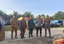 Bhabinkamtibmas Polsek Bambalamotu Bersama Babinsa dan Satpol PP Bangun Hubungan Dengan Warga