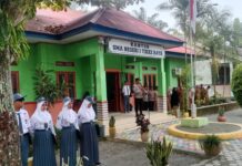 Kapolsek Pasangkayu Jadi Irup di SMA N 1 Tikke Raya