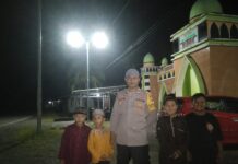 Pengamanan Shalat Tarawih dilakukan Bhabinkamtibmas Polsek Sarudu