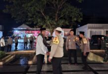 Jaga Silaturahmi di Bulan Ramadhan: Kapolres Pasangkayu Sholat Tarawih Keliling