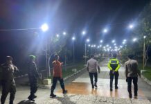 Personel Gabungan Pos Pam Anjungan Ops Ketupat Marano, Laksanakan Patroli Malam Dengan Berjala Kaki
