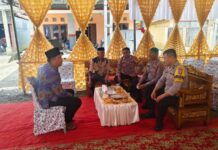 Jalin Silaturahmi Kapolsek Pasangkayu Bersama Bhabinkamtibmas Sambangi Warga Desa Binaan