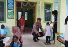 Bhabinkamtibmas Polsek Baras Pantau Giat Posyandu Balita